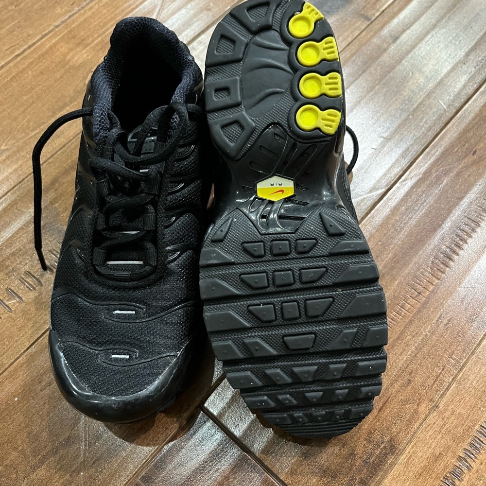 Nike Air Max Plus kids 
Size 2
